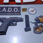 Un hombre y una mujer fueron detenidos con un arma y drogas en Chuy