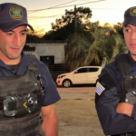 “Era lo que había que hacer», dijo Policía que entró al agua con dos tablas de surf para salvar a un hombre en Santa Isabel