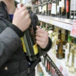 Un individuo fue formalizado por hurtar una botella de whisky