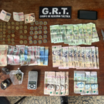 Dos hombres fueron detenidos con sustancias ilícitas, una balanza y otros efectos