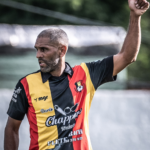 Mirador España ganó y quedó a 90’ del título en la B