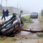 Un vehículo volcó en zona de Anaconda. No hubo heridos
